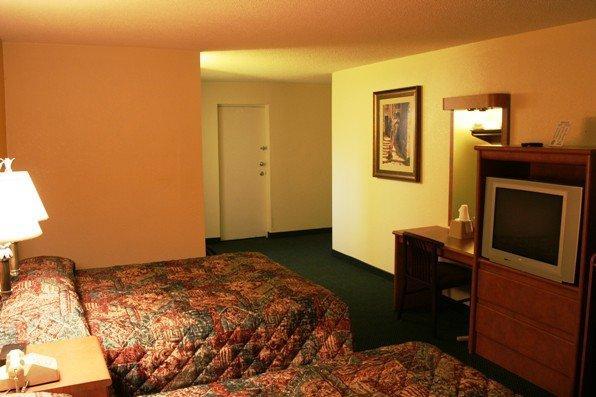 University Inn and Suites Tallahassee Bagian luar foto