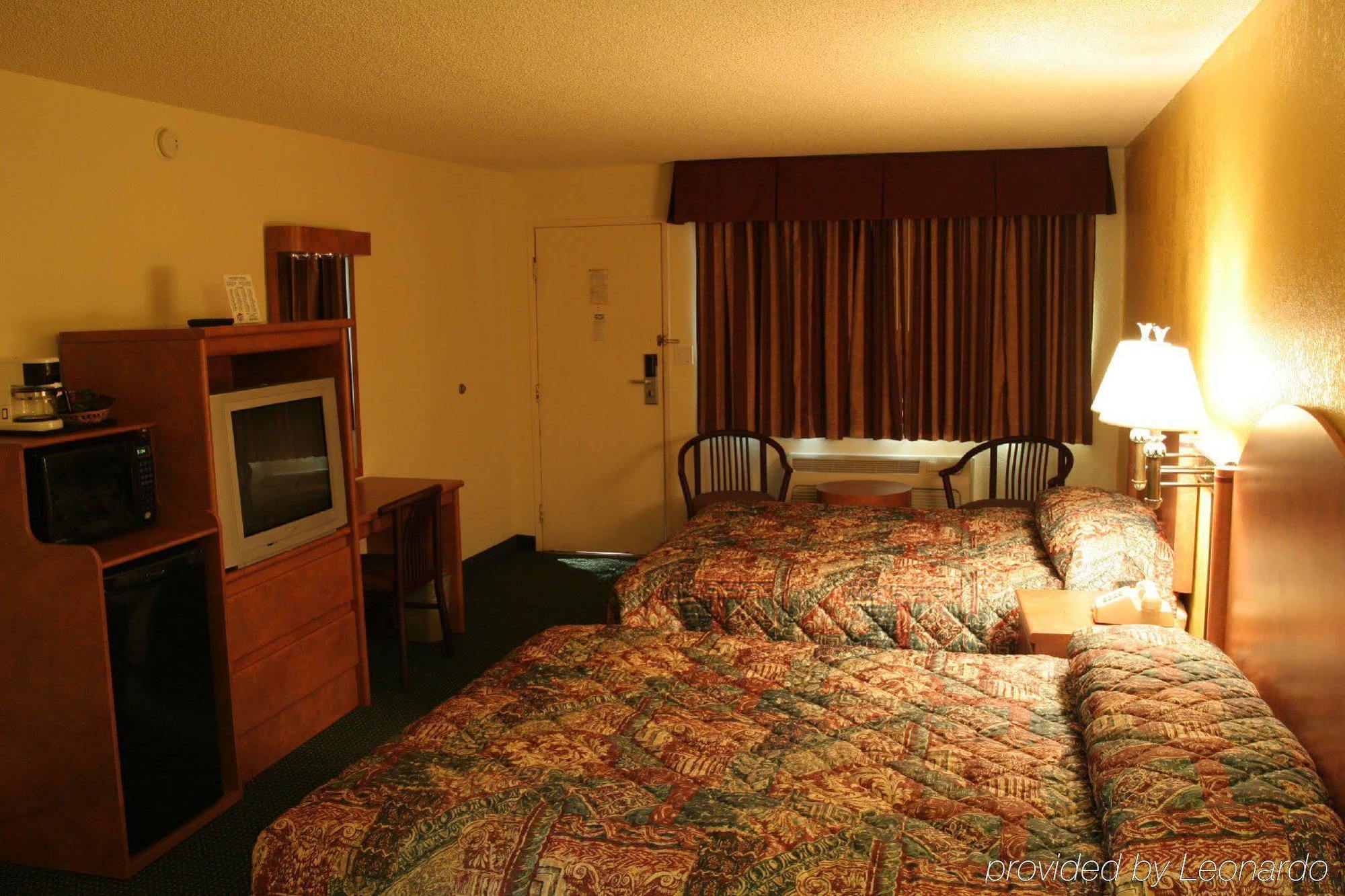 University Inn and Suites Tallahassee Bagian luar foto